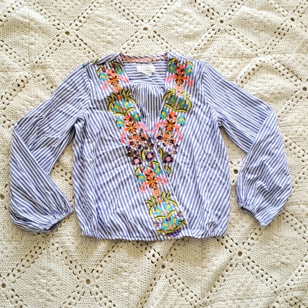 Anthropologie | Floral embroidered top